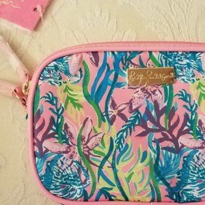 SOLD!!NWT LILLY PULITZER WRISTLET GILLIE.    PARTY ALL THE TIDE ACCESS. LAST ONE